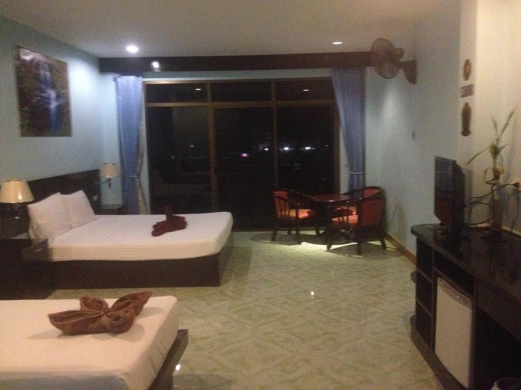 Feng Shui House Hotel Patong Bagian luar foto