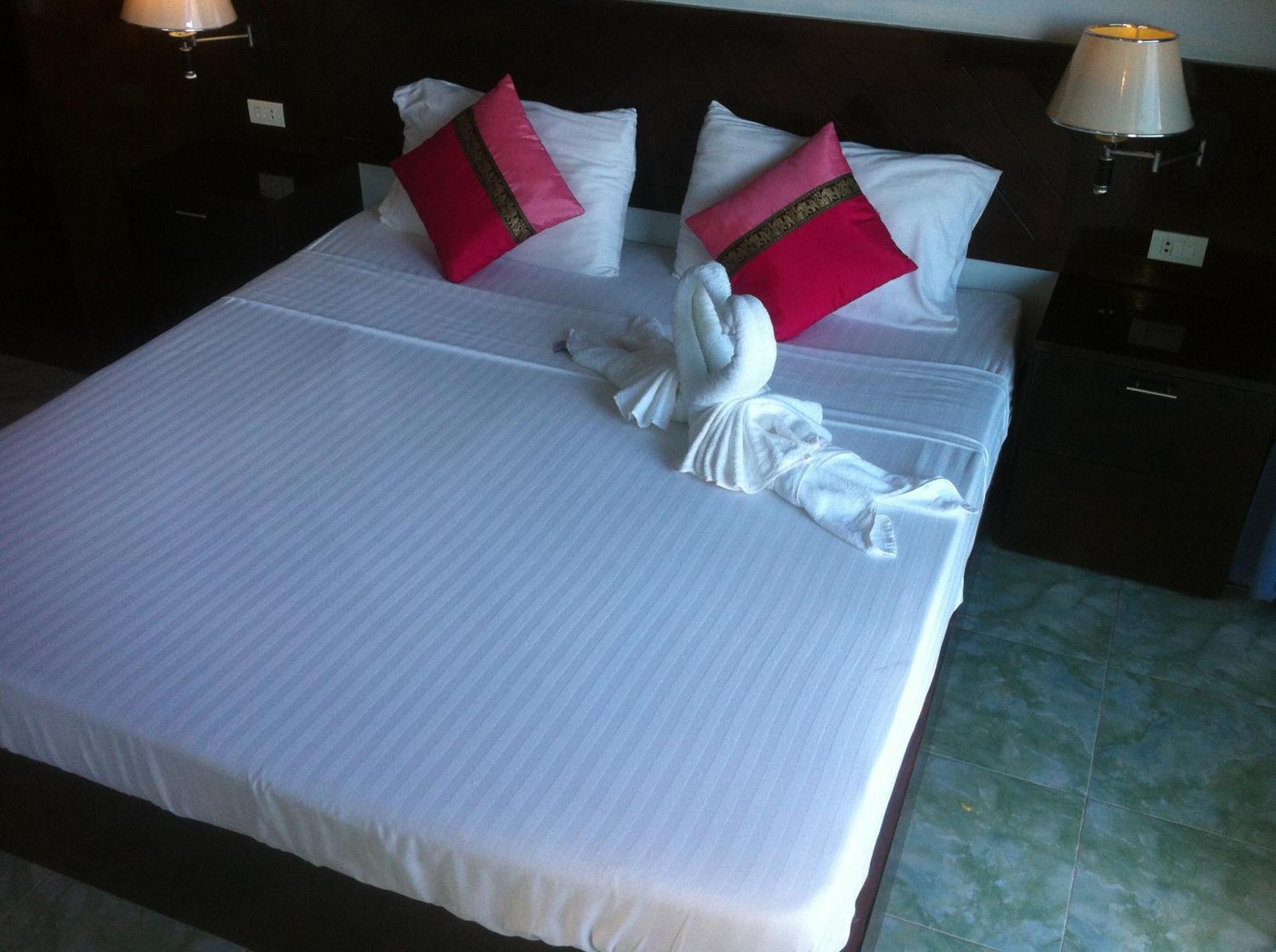 Feng Shui House Hotel Patong Bagian luar foto