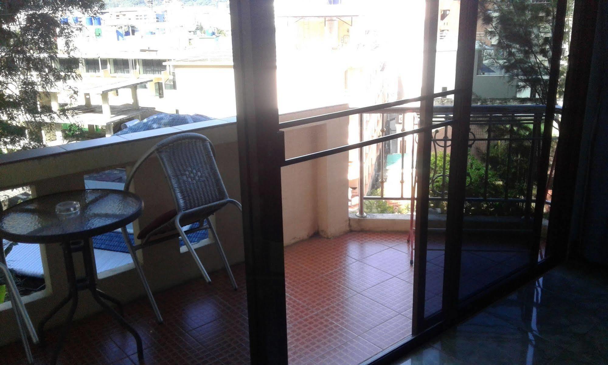 Feng Shui House Hotel Patong Bagian luar foto