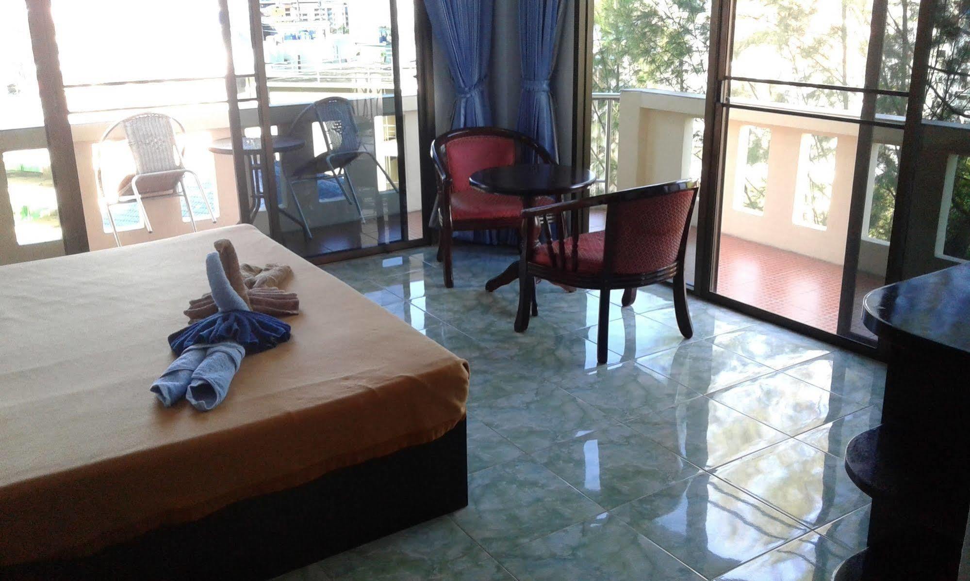 Feng Shui House Hotel Patong Bagian luar foto