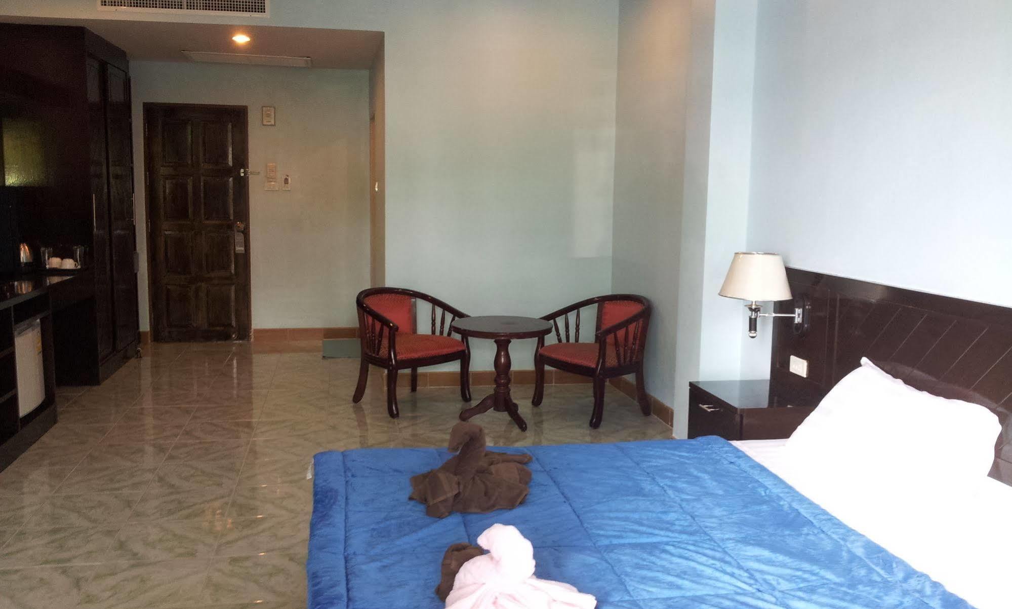 Feng Shui House Hotel Patong Bagian luar foto