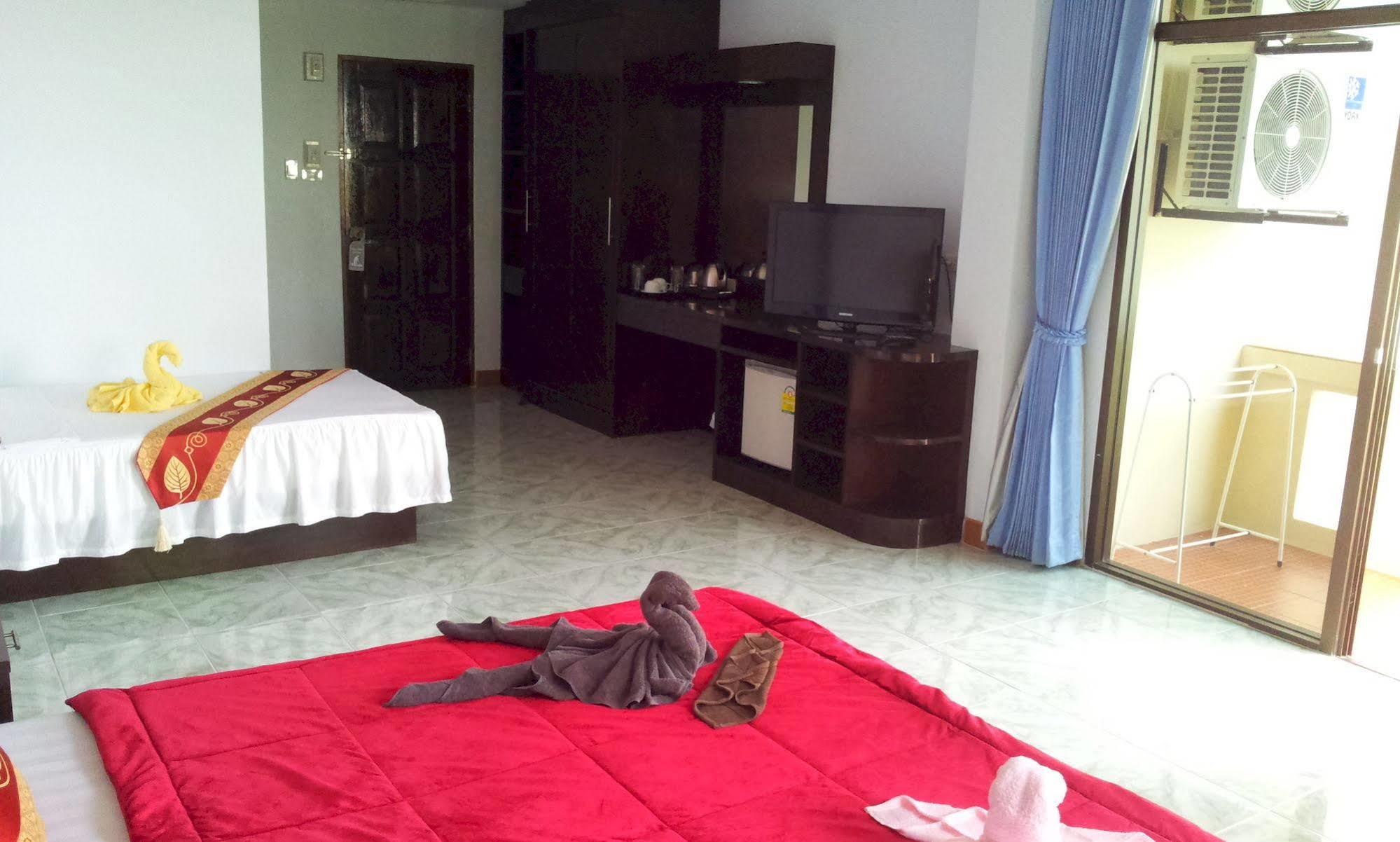 Feng Shui House Hotel Patong Bagian luar foto